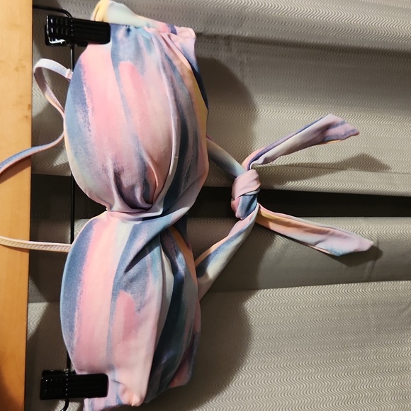 VS Pink Swim Set - Picture 2 of 9